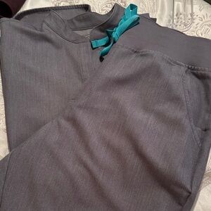 Ladies Figs Scrub set graphite gray